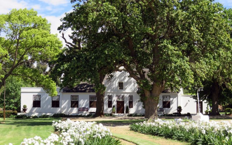 cabins-western-cape-dutch-style-house-min