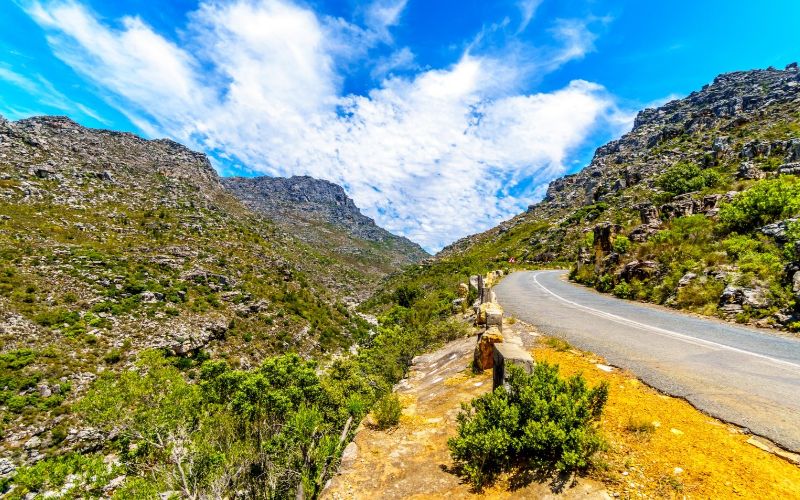 eco-cabins-with-hot-tubs-mountain-road-min