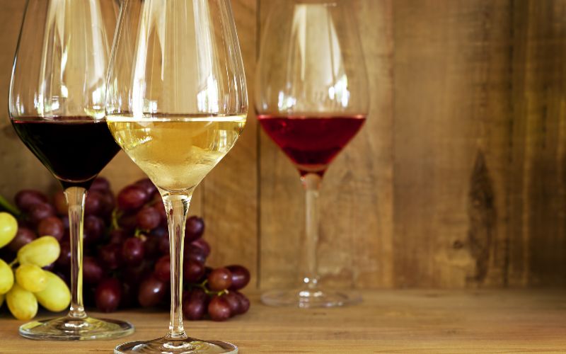 eco-cabins-wine-and-grapes
